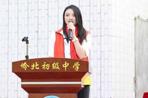 星空(中国)集团陈文舒一行到湛江爱心助学
